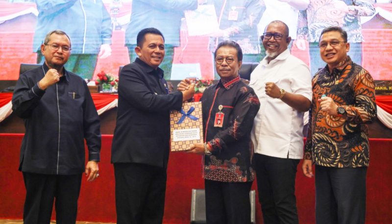 Rancangan Peraturan Daerah (Ranperda) tentang Anggaran Pendapatan dan Belanja Daerah (APBD) Provinsi Kepulauan Riau Tahun Anggaran 2024 disetujui untuk ditetapkan menjadi Peraturan Daerah (Perda) melalui persetujuan bersama antara DPRD dan Pemprov Kepri pada Rapat Paripurna yang dilaksanakan di Balairung Wan Seri Beni Dompak, Kamis (16/11). Foto:Diskominfo Kepri 