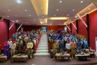 Asisten I  Pemerintahan dan Kesejahteraan Rakyat Pemerintah Kota Tanjungpinang Muhammad Yatim menghadiri malam puncak peringatan Hari Ulang Tahun ke-11 Himpunan Mahasiswa Kundur (HIMK) Tanjungpinang-Bintan di Gedung Kesenian Aisyah Sulaiman, Jum'at (18/11/2023) malam. Foto: Diskominfo Tanjungpinang 