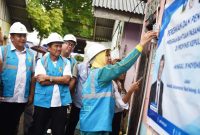 Sebanyak 22 KK di Desa Panglong, Minggu (19/11/2023) kini menikmati listrik selama 24 jam. PT PLN (Persero) berhasil menyalurkan program Bantuan Pasang Baru Listrik (BPBL) secara gratis dari Kementerian Energi dan Sumber Daya Mineral (ESDM) Republik Indonesia yang bekerjasama Dengan PT. PLN Persero sebagai pelaksana. Foto: Diskominfo Kepri 