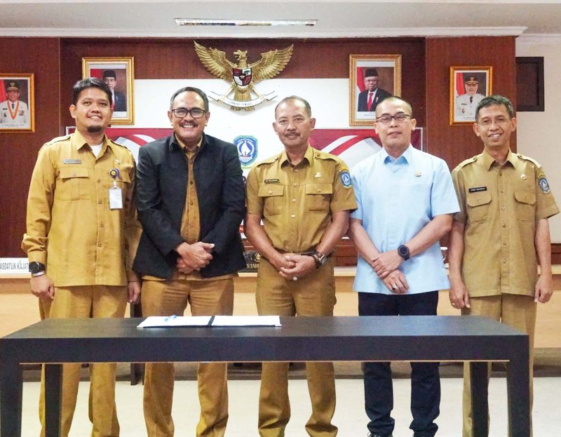 Serah Terima Lahan dari Pemerintah Kabupaten Bintan kepada Pemerintah Provinsi Kepulauan Riau untuk Kegiatan Pembangunan Bangunan Pengendali Banjir Kampung Pisang dan Kuala Lumpur Kelurahan Kijang Kota Kecamatan Bintan Timur. Foto: Diskominfo Kepri 