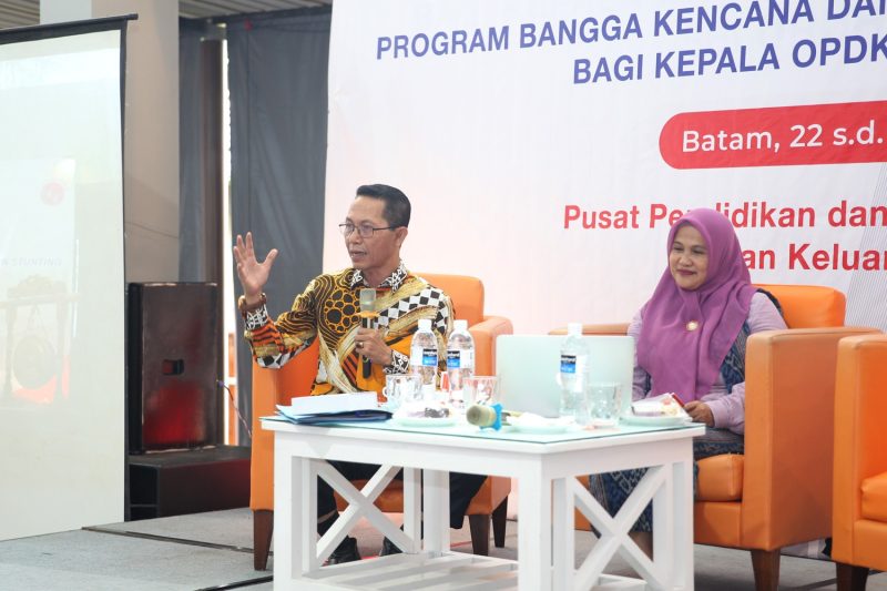 Wakil Wali Kota Batam Amsakar Achmad menjadi narasumber pada Pertemuan Pentaloka Nasional Program Bangga Kencana dan Percepatan Penurunan Stunting Bagi Kepala OPDKB di Harris Resort Waterfront, Kota Batam, Kamis (23/11/2023). Foto: INIKEPRI.COM
