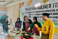 Dinas Pemberdayaan Perempuan, Perlindungan Anak, dan Pemberdayaan Masyarakat (DP3APM) Kota Tanjungpinang memberikan pelatihan kuliner kepada 75 orang perempuan rentan dan miskin. Foto: Diskominfo Tanjungpinang
