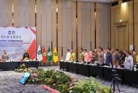 Penjabat (Pj.) Wali Kota Tanjungpinang, Hasan, S.Sos, turut serta dalam rapat koordinasi yang membahas evaluasi target pendapatan, realisasi belanja daerah, dan kebijakan pengendalian inflasi di Provinsi Kepulauan Riau (Kepri). Foto: Diskominfo Tanjungpinang
