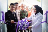 Penjabat (Pj.) Wali Kota Tanjungpinang, Hasan, S.Sos membuka kegiatan pasar murah dan disejalankan dengan peresmian Gedung Tanjak untuk bazar kue tradisional melayu, yang berlokasi di jalan Sultan Machmud, Kelurahan Tanjung Unggat, Sabtu (25/11/2023).