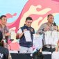 (kiri- kanan) Wakasatgas Pamwil Jateng, Kombes Pol Subagio, Kasubsatgas Gakkum (Penegakan Hukum), Kombes Muhammad Anwar Nasir, dan Kapolresta Surakarta, Kombes Pol Iwan Saktiadi melakukan konferensi pers di Informasi Center Piala Dunia U-17 Surakarta, Sabtu (25/11/2023). Foto: Agus Siswanto InfoPublik.