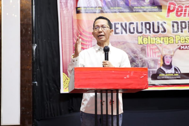 Wakil Wali Kota Batam Amsakar Achmad saat di pengukuhan Pengurus Bundo Kanduang PKPS Kota Batam. Foto: INIKEPRI.COM