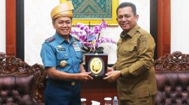 Gubernur Kepulauan Riau Ansar Ahmad bersilaturahmi dengan Panglima Komando Gabungan Wilayah Pertahanan (Pangkogabwilhan) I, Laksamana Madya TNI Agus Hariadi di Gedung Daerah Provinsi Kepri, Senin (27/11/2023). Foto: Diskominfo Kepri 