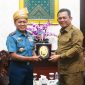 Gubernur Kepulauan Riau Ansar Ahmad bersilaturahmi dengan Panglima Komando Gabungan Wilayah Pertahanan (Pangkogabwilhan) I, Laksamana Madya TNI Agus Hariadi di Gedung Daerah Provinsi Kepri, Senin (27/11/2023). Foto: Diskominfo Kepri 