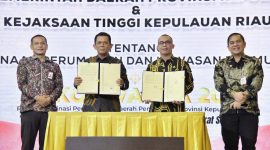 Gubernur Kepulauan Riau H.Ansar Ahmad membuka secara resmi Rapat Koordinasi Pengawasan Daerah (Rakorwasda) Provinsi Kepulauan Riau Tahun 2023, bertempat di Ballroom Hotel Swiss Bell Harbour Bay Kota Batam, Selasa (28/11/2023). Foto: Diskominfo Kepri 