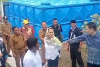 Cen Sui Lan Anggota Komisi V DPR RI Fraksi Golkar Dapil Kepri bersama rombongan meninjau realisasi pembangunan SWRO Pulau Penyengat, Kota Tanjungpinang, Senin (27/11/2023). Foto: Istimewa 