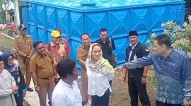 Cen Sui Lan Anggota Komisi V DPR RI Fraksi Golkar Dapil Kepri bersama rombongan meninjau realisasi pembangunan SWRO Pulau Penyengat, Kota Tanjungpinang, Senin (27/11/2023). Foto: Istimewa 
