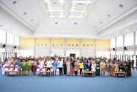 Dalam upaya bersama untuk mencegah stunting di Provinsi Kepulauan Riau khususnya di Kabupaten Bintan, Ketua TP-PKK Provinsi Kepulauan Riau Hj. Dewi Kumalasari Ansar resmi membuka kegiatan Gerakan Masyarakat (Gema) Cegah Stunting bersama Bunda Asuh di Aula Kantor Bupati Kabupaten Bintan, Rabu (29/11/2023). Foto: Diskominfo Kepri
