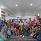 75 orang perempuan rentan dan miskin dari 18 kelurahan se- kota Tanjungpinang, tengah mengasah keterampilan mereka melalui pelatihan pembuatan buket. Foto: Diskominfo Tanjungpinang 