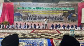 Pietra Machreza Paloh, ketua umum DPP GARPU (Gerakan Restorasi Pedagang dan UMKM) yang juga calon legislatif (caleg) DPR RI dari Partai NasDem dapil Kepulauan Riau, bersam Wakil Wali Kota Batam Amsakar Achmad menghadiri Tasyakuran Walimatus Safar Lil Umroh Tahun 2023 yang ditaja Grup Al Hijrah dan Permata di Masjid Al Anshar Pulau Terong, Belakangpadang, Kamis (30/11/2023). Foto: INIKEPRI.COM 
