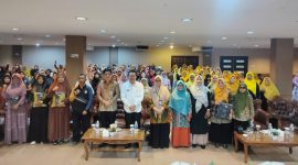 Pemerintah Kota (Pemko) Tanjungpinang memberikan sosialisasi kepada anggota Majelis Taklim terkait perannya dalam penurunan angka stunting di Tanjungpinang. Kegiatan dilaksanakan selama dua hari 30 November hingga 1 Desember 2023 di Hotel Bintan Plaza Tanjungpinang, Kamis (30/11/2023). Foto: Diskominfo Tanjungpinang 