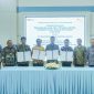 PT PLN Batam berkomitmen mendorong peningkatan pertumbuhan bauran Energi Baru dan Terbarukan (EBT) yang ditandai dengan penandatanganan Surat Perjanjian Jual Beli Tenaga Listrik (SPJBTL) PLTS Atap dengan beberapa pelanggan industri yang ada di Batam, Jumat, 24 November 2023. Foto: PLN Batam untuk INIKEPRI.COM