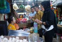 Pj Wali Kota Tanjungpinang Hasan saat meninjau pasar beberapa waktu lalu. Foto: Diskominfo Tanjungpinang 