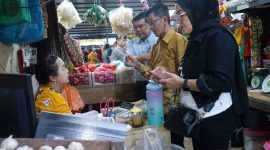 Pj Wali Kota Tanjungpinang Hasan saat meninjau pasar beberapa waktu lalu. Foto: Diskominfo Tanjungpinang 
