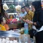 Pj Wali Kota Tanjungpinang Hasan saat meninjau pasar beberapa waktu lalu. Foto: Diskominfo Tanjungpinang 