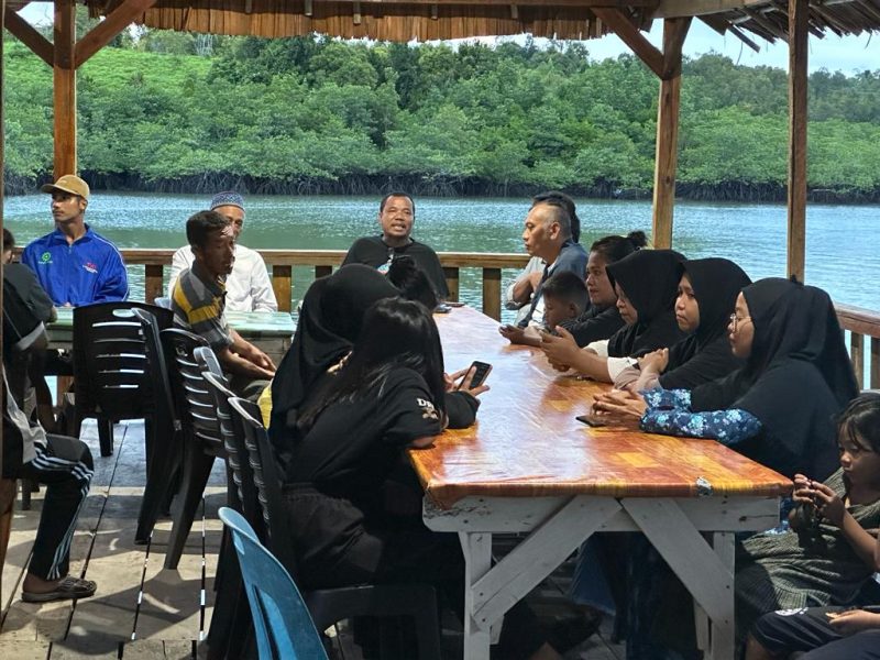 Melanjutkan agenda silaturahminya, pada Jumat (30/11/2023), Pietra Machreza Paloh, Ketua Umum DPP GARPU (Gerakan Restorasi Pedagang dan UMKM) Partai NasDem menyambangi pemuka masyarakat di Kelurahan Sijantung, Kecamatan Galang, Kota Batam, Kepulauan Riau. Foto: INIKEPRI.COM
