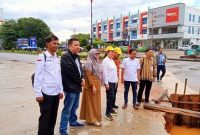 Anggota Komisi V DPR RI Fraksi Golkar Dapil Kepulauan Riau (Kepri) Cen Sui Lan menegaskan komitmennya dalam hal membereskan pembangunan dan peningkatan jalan di wilayah Kota Tanjungpinang. Selain melalui dana aspirasinya, Cen Sui Lan akan menyelesaikan pembangunan jalan di Tanjungpinang lewat program Inpres Jalan Daerah (IJD). Foto: Istimewa 
