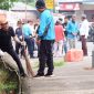 Penjabat Wali Kota Tanjungpinang Hasan, S.Sos mengimbau dan mengajak seluruh elemen masyarakat untuk terus meningkatkan partisipasi menjaga kebersihan lingkungan, terutama saluran drainase di kawasan pemukiman. Foto: Diskominfo Tanjungpinang 