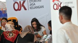Otoritas Jasa Keuangan (OJK) mengumumkan pencabutan izin usaha PT Asuransi Purna Artanugraha (PT ASPAN). Foto: ANTARA