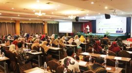 Ketua TP-PKK Kepulauan Riau yang juga Ketua Komisi IV DPRD Provinsi Kepri, Dewi Kumalasari Ansar, menghadiri Bimbingan Teknis Pengelolaan BLUD yang diselenggarakan oleh Dinas Pendidikan Kepri di Golden View Hotel, Batam, Jumat (1/12/2023). Foto: Diskominfo Kepri 