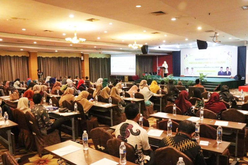 Ketua TP-PKK Kepulauan Riau yang juga Ketua Komisi IV DPRD Provinsi Kepri, Dewi Kumalasari Ansar, menghadiri Bimbingan Teknis Pengelolaan BLUD yang diselenggarakan oleh Dinas Pendidikan Kepri di Golden View Hotel, Batam, Jumat (1/12/2023). Foto: Diskominfo Kepri