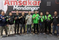 Komunitas ojek online berfoto bersama Wakil Wali Kota Batam Amsakar Achmad. Foto: INIKEPRI.COM