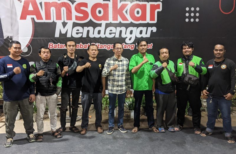 Komunitas ojek online berfoto bersama Wakil Wali Kota Batam Amsakar Achmad. Foto: INIKEPRI.COM