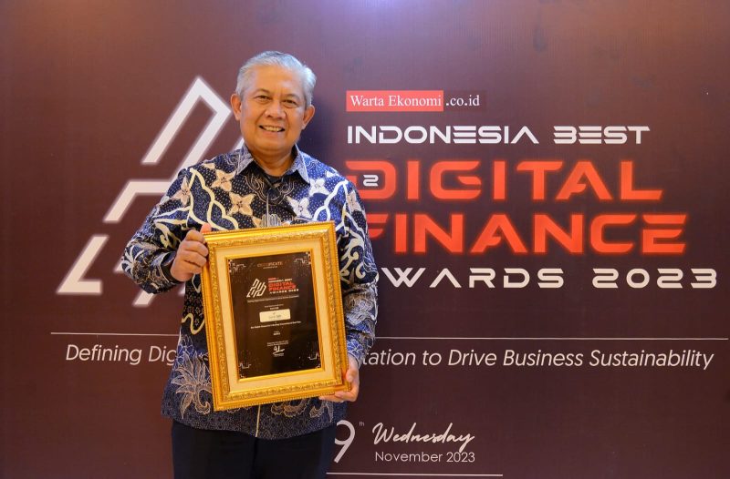Berkat keberhasilan transformasi digital yang dilakukan, terutama dalam memberikan kemudahan dalam fitur-fitur layanan perbankan, bank bjb meraih penghargaan Best Digital Finance for E-Banking Transactions in Real Time, (Category: KBMI 2) dalam ajang Indonesia Best Digital Finance Awards 2023: Defining Digital Market Segmentation to Drive Business Sustainability, yang diselenggarakan oleh Majalah Warta Ekonomi, Rabu (29/11). Foto: bank bjb untuk INIKEPRI.COM
