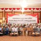 Sekretaris Daerah Provinsi Kepulauan Riau Adi Prihantara mengikuti acara penyerahan sertifikat dan peluncuran sertifikat tanah elektronik tahun 2023 secara daring dari Aula Wan Seri Beni, Dompak, Tanjungpinang, Senin (4/12/2023). Foto: Diskominfo Kepri 

