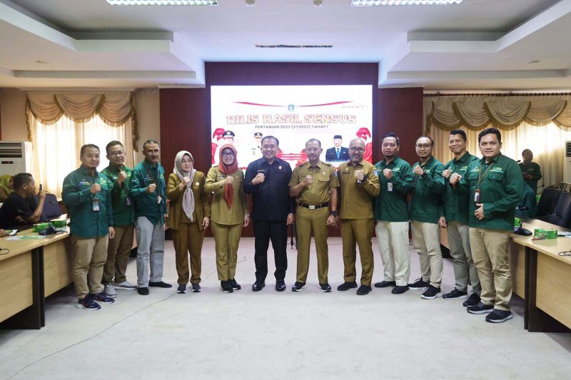 Badan Pusat Statistik (BPS) Kepulauan Riau merilis Hasil Pencacahan Lengkap Sensus Pertanian 2023 (ST2023) - Tahap I  Provinsi Kepri di Balairung Raja Ali Kelana Lantai 4, Kantor Gubernur Kepri, Dompak, Senin (4/12/2023). Perilisan dihadiri oleh Sekdaprov Kepri Adi Prihantara dan Kepala BPS Kepri Darwis Sitorus. Foto: Diskominfo Kepri
