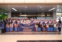 Setelah sebelumya menghadiri Tasyakuran Walimatus Safar Lil Umrah di Pulau Terong, BelakangPadang (30/11), pagi tadi, Selasa (5/12), Wakil Wali Kota Batam melepas kepergian puluhan jamaah umrah gelombang tiga, di Bandar Udara Internasional Hang Nadim Batam. Foto: INIKEPRI.COM