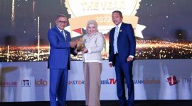 Prestasi gemilang diraih oleh 3 Direksi bank bjb, yaitu Direktur Utama bank bjb, Yuddy Renaldi, yang dinobatkan sebagai Bankers Of The Year 2023, Direktur Information Technology, Treasury & International Banking bank bjb, Rio Lanasier dan Direktur Komersial & UMKM bank bjb, Nancy Adistyasari yang keduanya dianugerahi penghargaan The Next 200 Leaders 2023, dalam Forum Infobank Top 100 CEO dan The Next Leader Forum bertajuk The Inspiration From Succesful Leaders in Crisis di Jakarta, Selasa (5/12). Penghargaan diterima oleh Direktur Komersial dan UMKM bank bjb Nancy Adistyasari. Foto: bank bjb untuk INIKEPRI.COM
