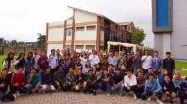 Anggota Komisi V DPR RI Fraksi Golkar Dapil Kepri Cen Sui Lan meresmikan rumah susun mahasiswa (rusunawa) Politeknik Negeri Batam, Senin (4/12/2023). Foto: Istimewa 