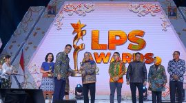 Menjelang penutupan tahun 2023, bank bjb kembali meraih prestasi gemilang yang membanggakan. Kali ini, bank bjb dinobatkan sebagai salah satu pemenang LPS Award 2023 oleh Lembaga Penjamin Simpanan (LPS) dalam 2 kategori yaitu Kategori Bank Teraktif dan Terinovatif Dalam Sosialisasi Program Penjaminan Simpanan Kelompok Bank Umum Kelompok KBMI 2 dan Kategori Bank Teraktif Dalam Kegiatan Literasi Keuangan Kelompok KBMI 2. Foto: bank bjb untuk INIKEPRI.COM
