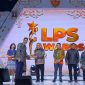 Menjelang penutupan tahun 2023, bank bjb kembali meraih prestasi gemilang yang membanggakan. Kali ini, bank bjb dinobatkan sebagai salah satu pemenang LPS Award 2023 oleh Lembaga Penjamin Simpanan (LPS) dalam 2 kategori yaitu Kategori Bank Teraktif dan Terinovatif Dalam Sosialisasi Program Penjaminan Simpanan Kelompok Bank Umum Kelompok KBMI 2 dan Kategori Bank Teraktif Dalam Kegiatan Literasi Keuangan Kelompok KBMI 2. Foto: bank bjb untuk INIKEPRI.COM
