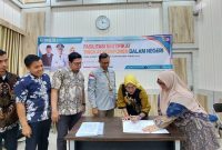 Pemerintah Kota (Pemko) Tanjungpinang melalui Dinas Perdagangan dan Perindustrian (Disdagin) fasilitasi sertifikasi Tingkat Komponen Dalam Negeri (TKDN) bagi 55 Industri Kecil Menengah (IKM) di daerah setempat. Foto: Diskominfo Tanjungpinang
