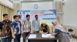 Pemerintah Kota (Pemko) Tanjungpinang melalui Dinas Perdagangan dan Perindustrian (Disdagin) fasilitasi sertifikasi Tingkat Komponen Dalam Negeri (TKDN) bagi 55 Industri Kecil Menengah (IKM) di daerah setempat. Foto: Diskominfo Tanjungpinang 
