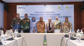 Guna memaksimalkan Transisi Energi dan Transformasi PLN dalam mewujudkan peningkatan penggunan Energi Baru Terbarukan (EBT), PT PLN (Persero) melakukan Penandatanganan Perjanjian Kerjasama (PKS) _Green Energy as a Service: Renewable Energy Certificate Partnership_ dengan anak perusahaannya, PT PLN Batam di Ruang Rapat Muara Karang, Kantor Pusat PLN (Persero), Jakarta pada Jumat (8/12). Foto: PLN Batam untuk INIKEPRI.COM