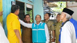 Gubernur Kepulauan Riau Ansar Ahmad meresmikan Bantuan Pasang Baru Listrik (BPBL) gratis yang bersumber dari dana Corporate Social Resposibility (CSR) Badan Usaha Sektor Ketenagalistrikan di Tanjung Piayu Laut, Batam, Senin (11/12/2023). Foto: Diskominfo Kepri 
