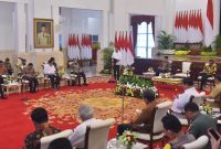 Presiden Jokowi memimpin Sidang Kabinet Paripurna,  di Istana Negara, Jakarta pada Senin (11/12/2023). Foto: BPMI Setpres 