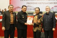 Dewan Perwakilan Rakyat Daerah (DPRD) Provinsi Kepulauan Riau (Kepri) menggelar rapat paripurna di Balairung Wan Seri Beni, Dompak, Tanjungpinang, Selasa (12/12/2023). Foto: Diskominfo Kepri 
