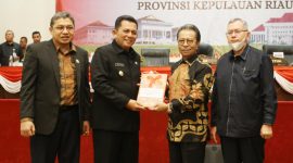 Dewan Perwakilan Rakyat Daerah (DPRD) Provinsi Kepulauan Riau (Kepri) menggelar rapat paripurna di Balairung Wan Seri Beni, Dompak, Tanjungpinang, Selasa (12/12/2023). Foto: Diskominfo Kepri 