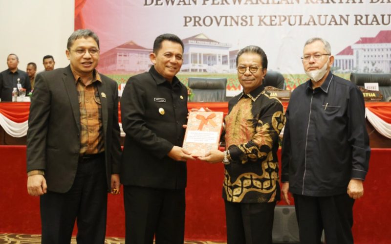Dewan Perwakilan Rakyat Daerah (DPRD) Provinsi Kepulauan Riau (Kepri) menggelar rapat paripurna di Balairung Wan Seri Beni, Dompak, Tanjungpinang, Selasa (12/12/2023). Foto: Diskominfo Kepri 