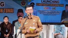 Penjabat (Pj) Wali Kota Tanjungpinang, Hasan,S.Sos meluncurkan pembayaran parkir non tunai (QrisYe) di Halaman Kantor Dishub Kota Tanjungpinang, Terminal Sei Carang, Selasa (12/12/2023). Foto: Diskominfo Tanjungpinang 