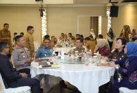 Pemko Tanjungpinang, menyelenggarakan Rapat Forum Komunikasi Pimpinan Daerah (Forkopimda) Kota Tanjungpinang Triwulan IV Tahun 2023, di Restaurant Shangrila Jl Sei Jang, Selasa (12/12/2023). Foto: Diskominfo Tanjungpinang 