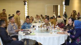 Pemko Tanjungpinang, menyelenggarakan Rapat Forum Komunikasi Pimpinan Daerah (Forkopimda) Kota Tanjungpinang Triwulan IV Tahun 2023, di Restaurant Shangrila Jl Sei Jang, Selasa (12/12/2023). Foto: Diskominfo Tanjungpinang 